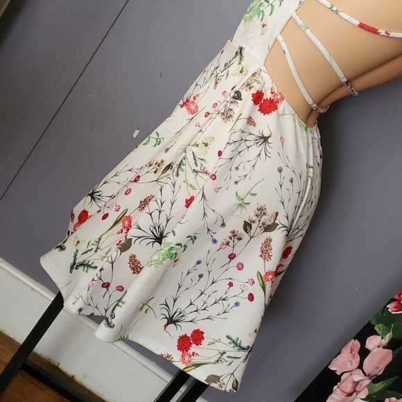 CLEARANCE FINAL PRICE Floral Open Back Dress CHECK OUT THE BACK!! - Picture 9 of 11